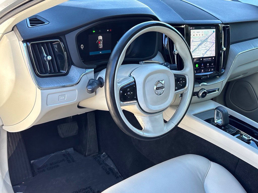 Used 2023 Volvo XC60 B5 Plus AWD/4WD image 21