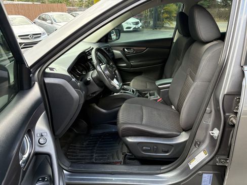 Used 2018 Nissan Rogue SV image 9