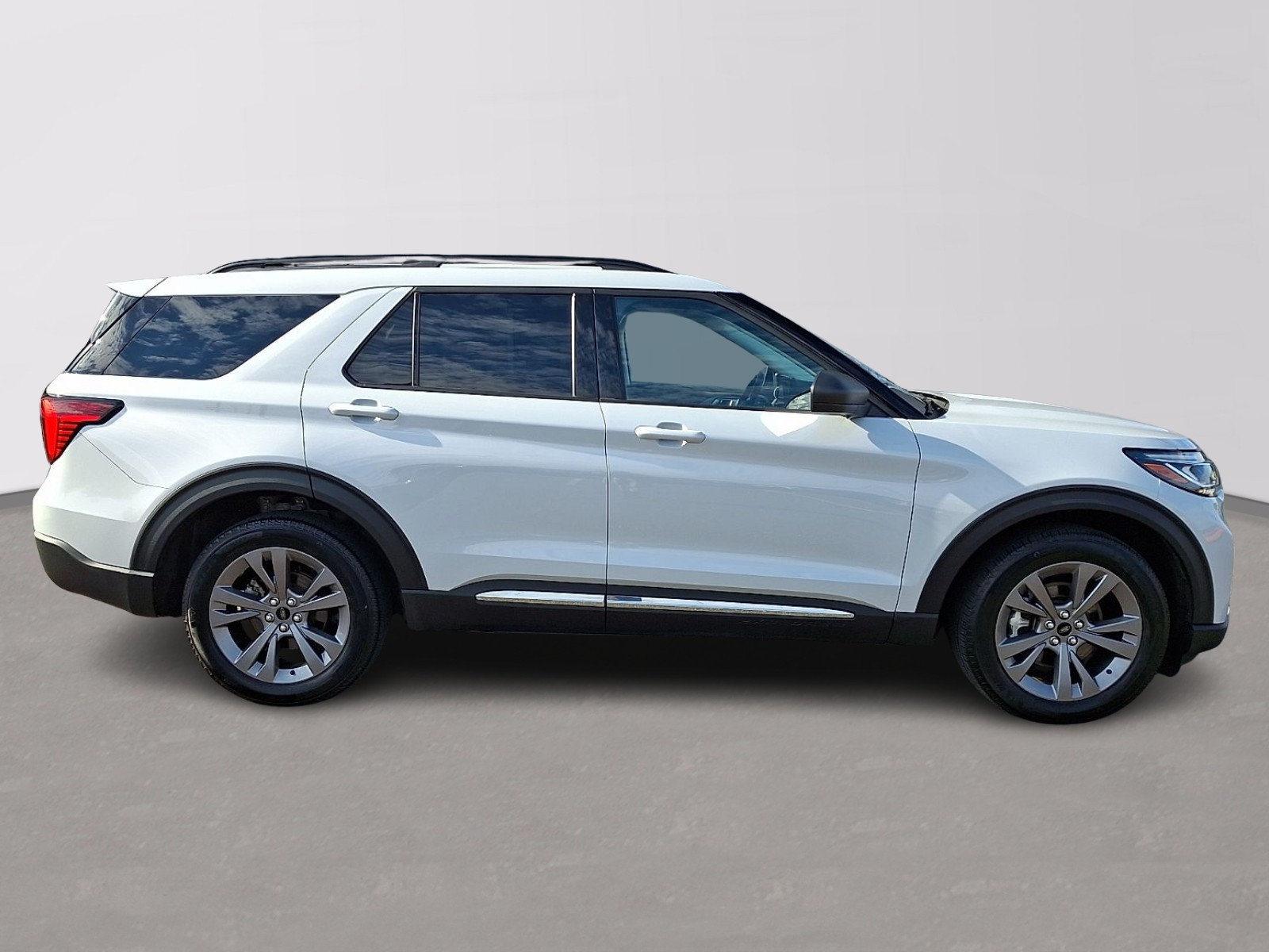 Used 2025 Ford Explorer Active w/ Active Comfort Package AWD/4WD image 7