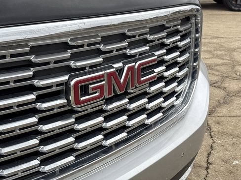 Used 2020 GMC Yukon Denali image 9