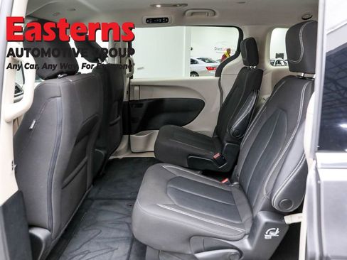 Used 2023 Chrysler Voyager LX image 21