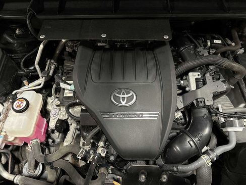 Used 2024 Toyota Highlander LE AWD/4WD image 12