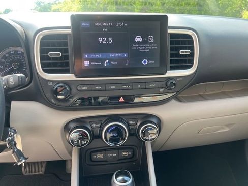 Used 2022 Hyundai Venue SEL FWD image 21