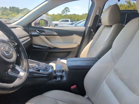 Used 2019 MAZDA CX-9 Touring w/ Touring Premium Package FWD image 2