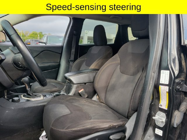 Used 2017 Jeep Cherokee Latitude AWD/4WD image 24