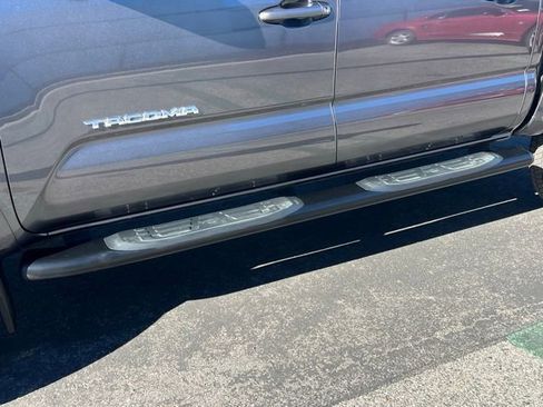 Used 2021 Toyota Tacoma TRD Sport image 10