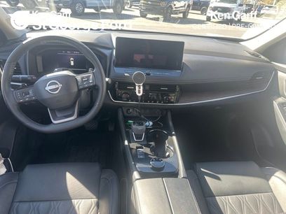 Used 2025 Nissan Rogue Platinum w/ Tech Package