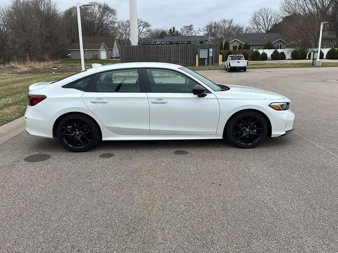 Used 2025 Honda Civic Sport image 2