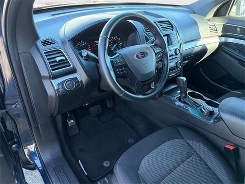 Used 2017 Ford Explorer XLT image 30