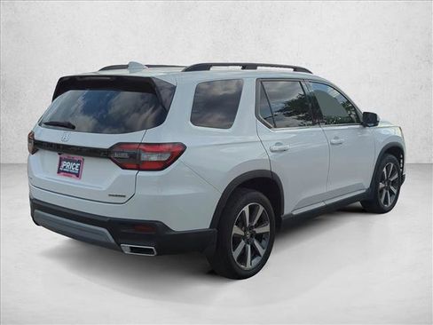 Used 2023 Honda Pilot Touring image 7