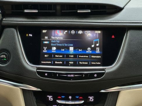Used 2018 Cadillac XT5 FWD image 14