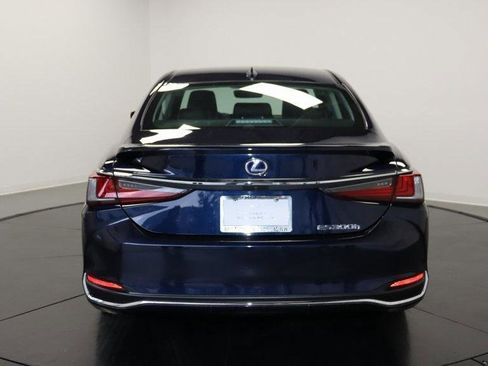Used 2020 Lexus ES 300h w/ Accessory Package image 4