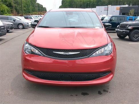 New 2026 Chrysler Voyager LX image 22