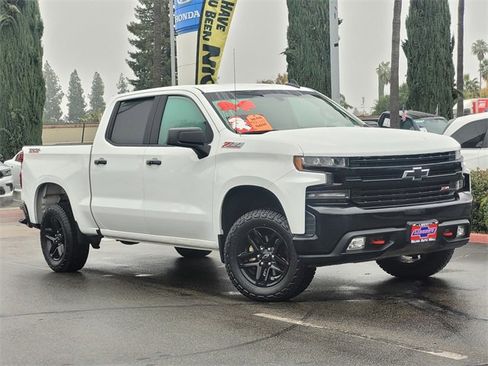 Used 2020 Chevrolet Silverado 1500 LT Trail Boss w/ Convenience Package image 2