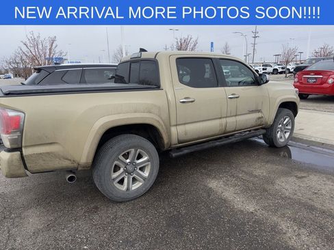 Used 2016 Toyota Tacoma Limited w/ Towing Package image 5