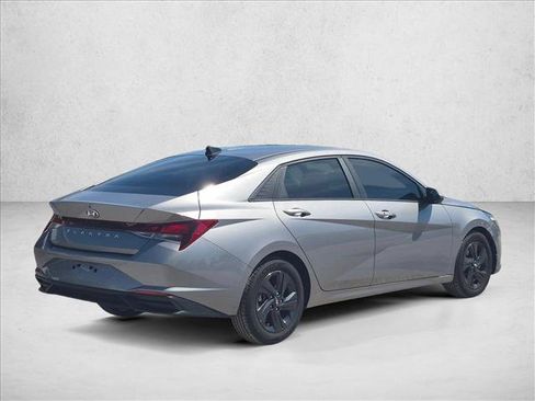 Used 2023 Hyundai Elantra SEL w/ Cargo Package FWD image 5