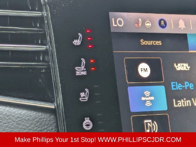 Used 2025 Jeep Wagoneer Series II AWD/4WD image 22