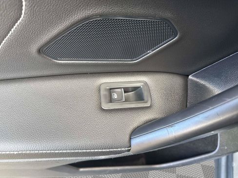 Used 2023 Volkswagen Tiguan SE w/ Panoramic Sunroof Package AWD/4WD image 12