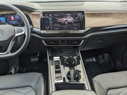 Certified 2025 Volkswagen Atlas SE AWD/4WD image 17