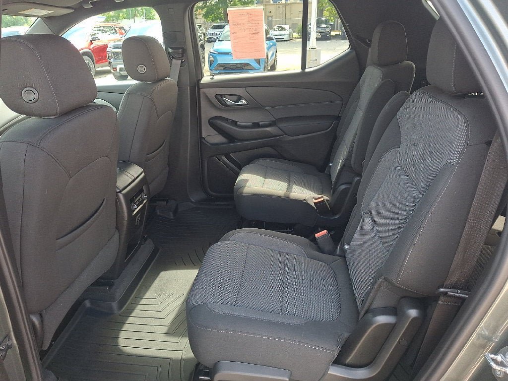 Certified 2023 Chevrolet Traverse LT FWD image 12