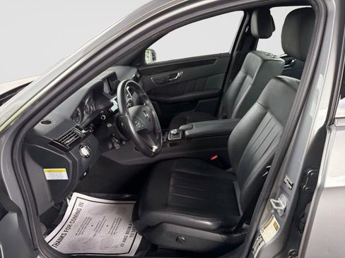 Used 2010 Mercedes-Benz E 550 4MATIC Sedan image 12