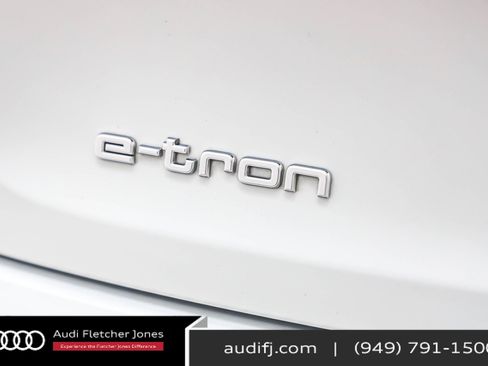 Used 2022 Audi e-tron Premium w/ Convenience Plus Package image 9