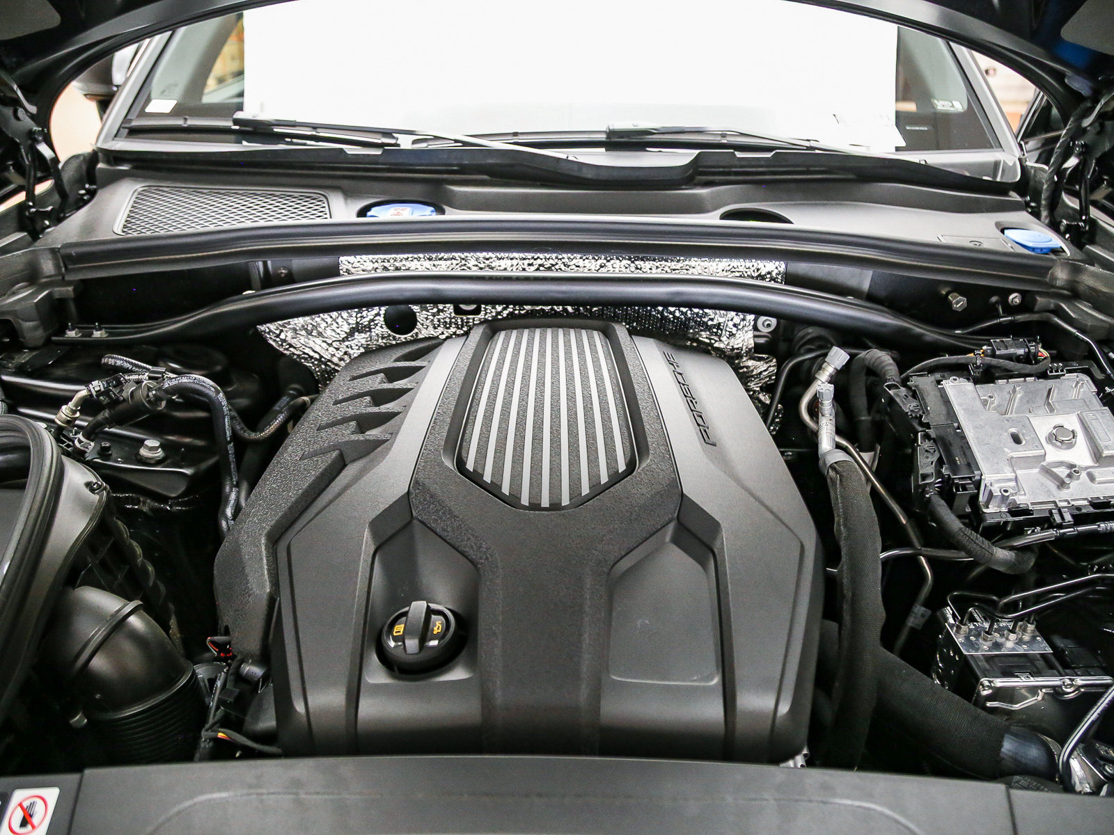 Certified 2026 Porsche Macan AWD/4WD image 31