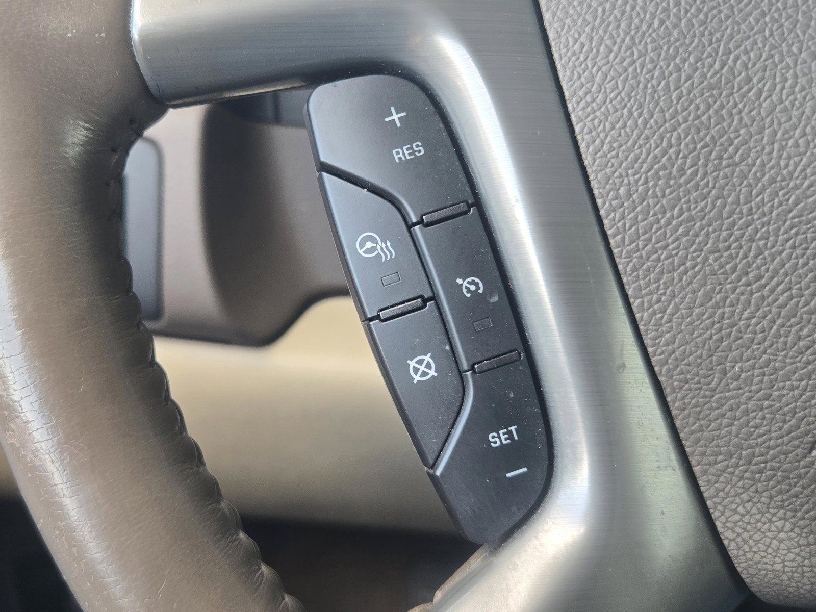 Used 2013 Chevrolet Suburban LTZ RWD image 17