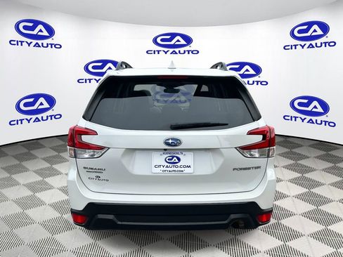 Used 2023 Subaru Forester Premium image 5