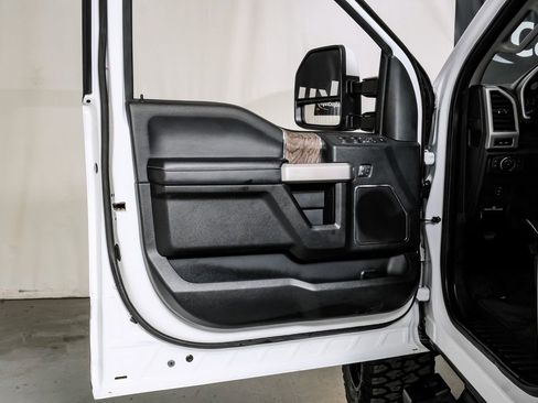 Used 2019 Ford F250 Lariat w/ Lariat Value Package image 31