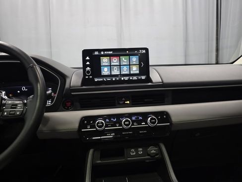 Used 2025 Honda Pilot Elite image 14