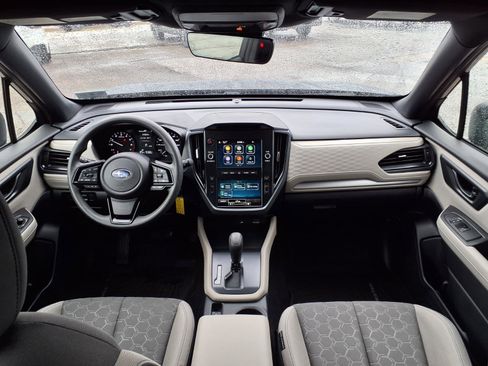 Used 2025 Subaru Forester Base image 9