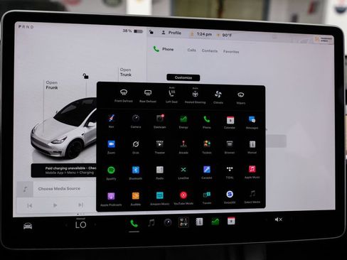 Used 2023 Tesla Model Y Long Range AWD/4WD image 25