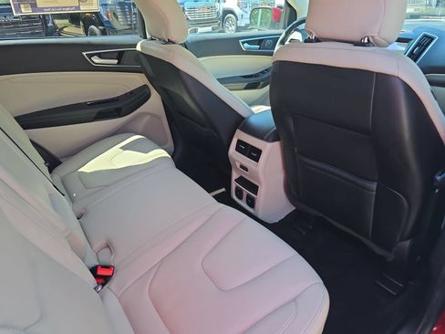 Used 2019 Ford Edge Titanium w/ Equipment Group 301A AWD/4WD image 11