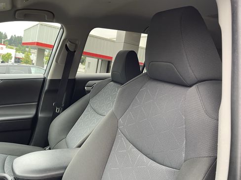 Certified 2025 Toyota RAV4 XLE AWD/4WD image 17