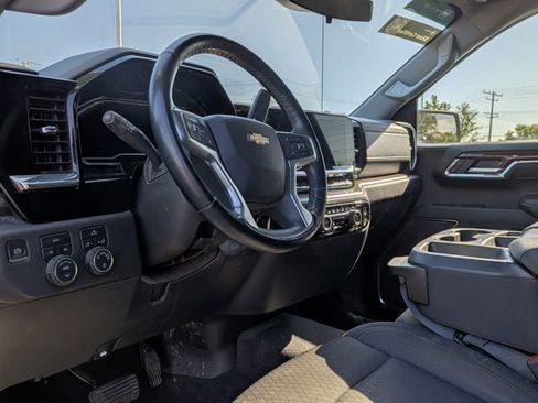 Used 2023 Chevrolet Silverado 1500 LT AWD/4WD image 9