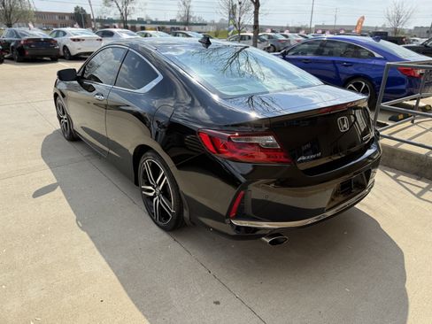 Used 2016 Honda Accord Touring image 4