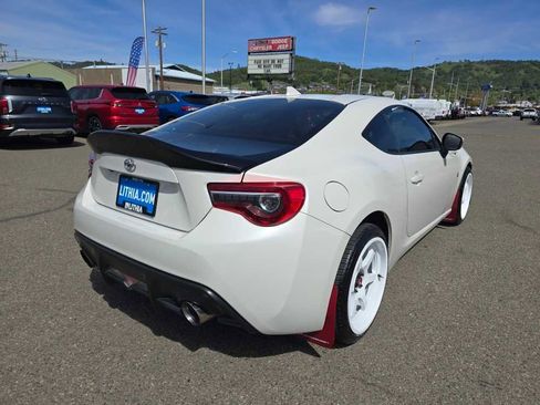 Used 2017 Toyota 86 RWD image 5