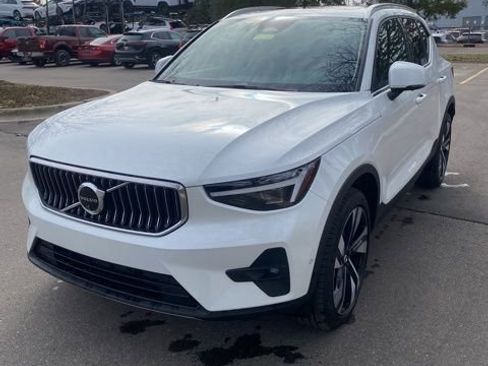 Used 2025 Volvo XC40 B5 Ultra w/ Protection Package Premier image 2