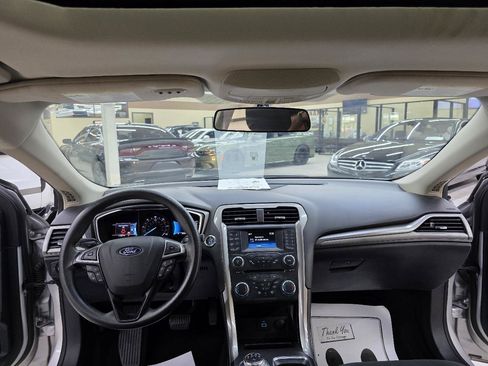 Used 2018 Ford Fusion SE FWD image 24