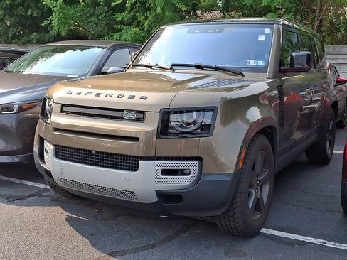 Used 2020 Land Rover Defender 110 SE AWD/4WD image 3