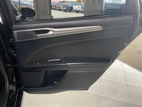 Used 2020 Ford Fusion SE image 21