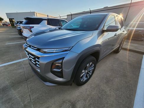 Used 2026 Chevrolet Equinox LT FWD image 3