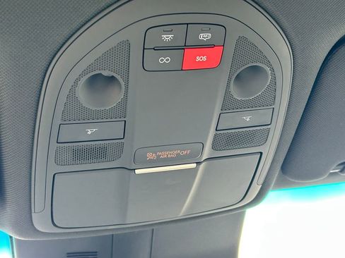 Used 2024 Genesis G70 2.5T image 17