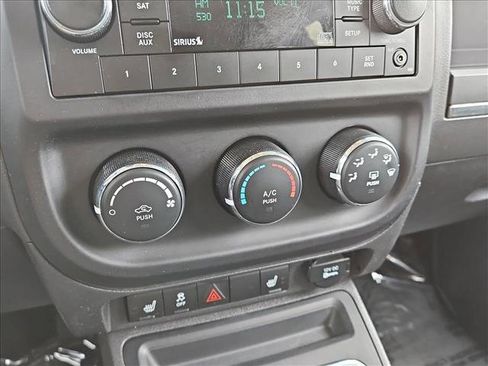 Used 2014 Jeep Patriot Latitude w/ Sun/Sound Group FWD image 12