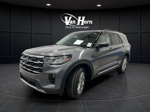 Used 2025 Ford Explorer Active w/ Active Comfort Package AWD/4WD image 3