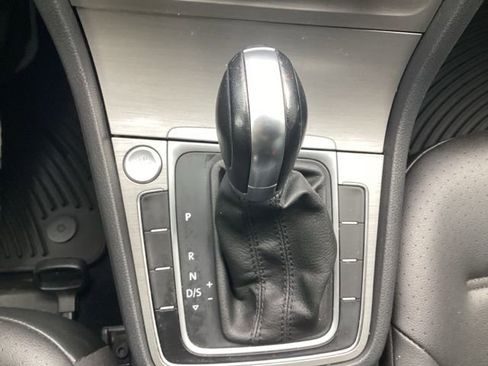 Used 2016 Volkswagen Golf SE w/ Lighting Package image 24