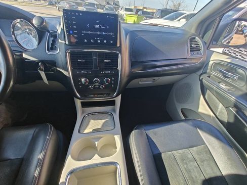 Used 2017 Dodge Grand Caravan SXT FWD image 12