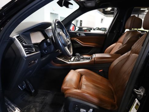Used 2020 BMW X7 M50i w/ Dynamic Handling Package image 17