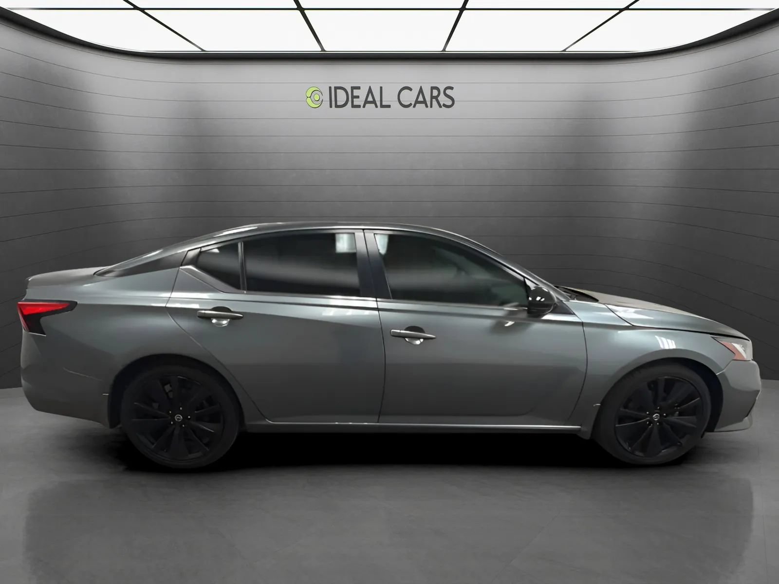 Used 2022 Nissan Altima 2.5 SR w/ Midnight Edition Package FWD image 4